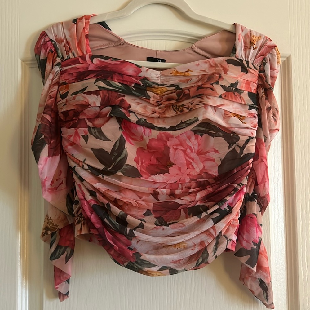 NWOT WOMENS EXPRESS FLORAL CROP TOP BUILT IN BRA SIZE MEDIUM